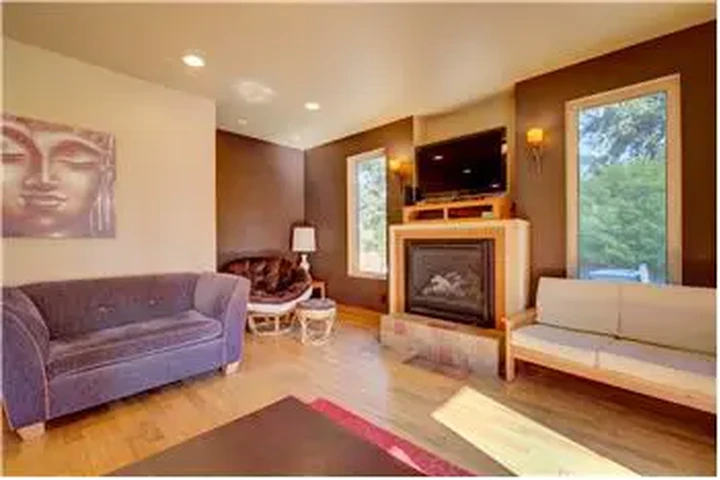 $1150 : Rental property with 1 bedro image 9