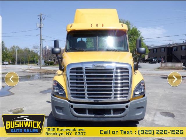 $24995 : Used 2015 CASCADIA Tractor Tr image 1
