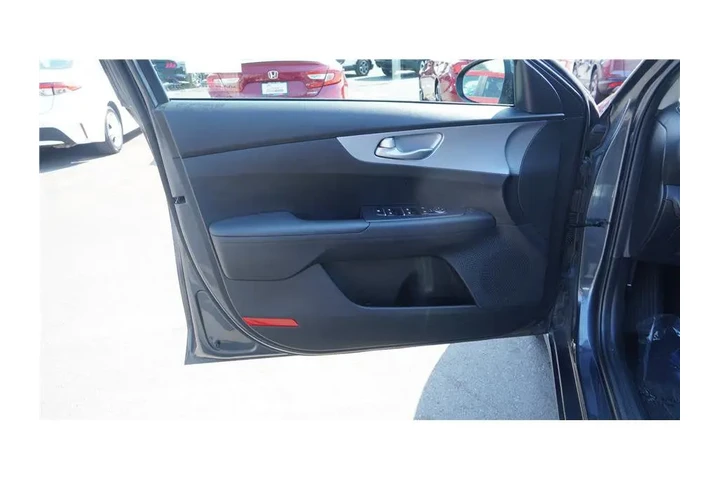 $18984 : 2023 Forte LXS image 10