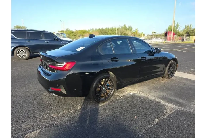 $22990 : BMW 3 Series 2021 330i 4dr S image 4