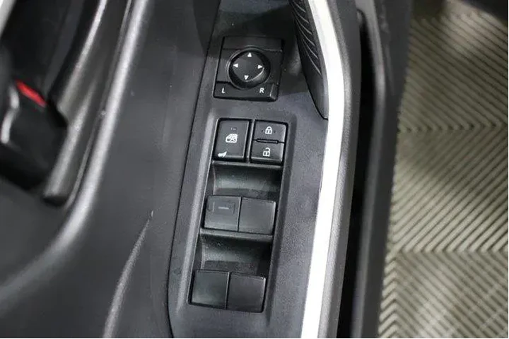 $28456 : Toyota RAV4 2024 AWD LE 4dr image 7