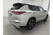 $23997 : Mitsubishi Outlander 2023 AW thumbnail