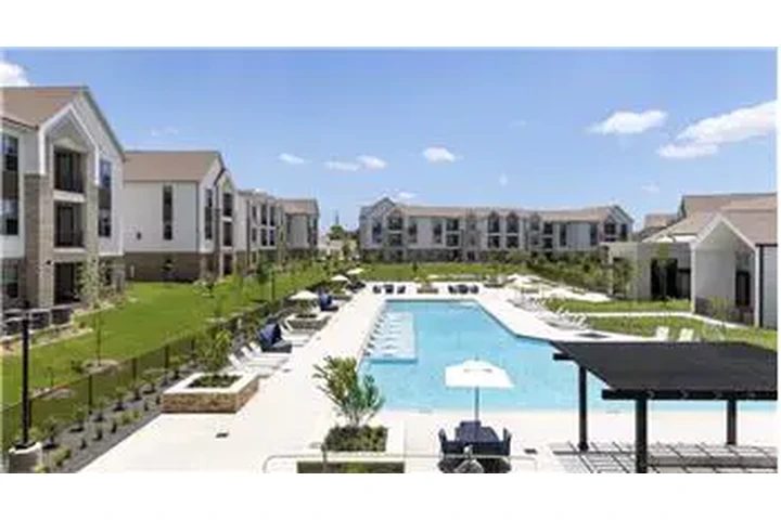 $2060 : Rental property with 3 bedro image 1