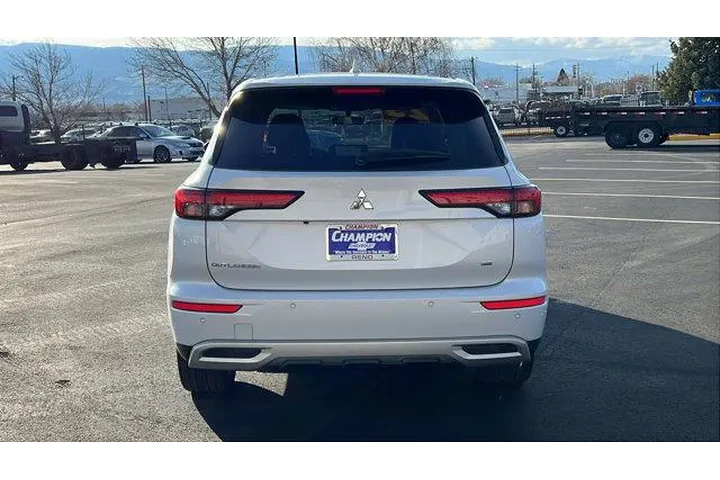 $26484 : Mitsubishi Outlander 2023 SE image 6