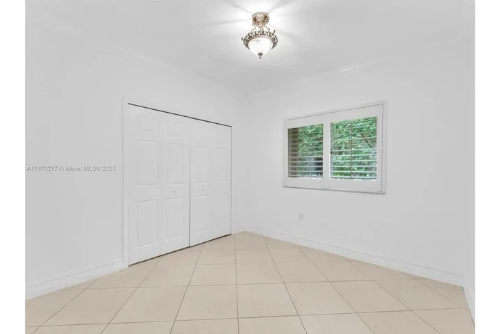 $2500 : 3 bedroom Home in Coral Gables image 8