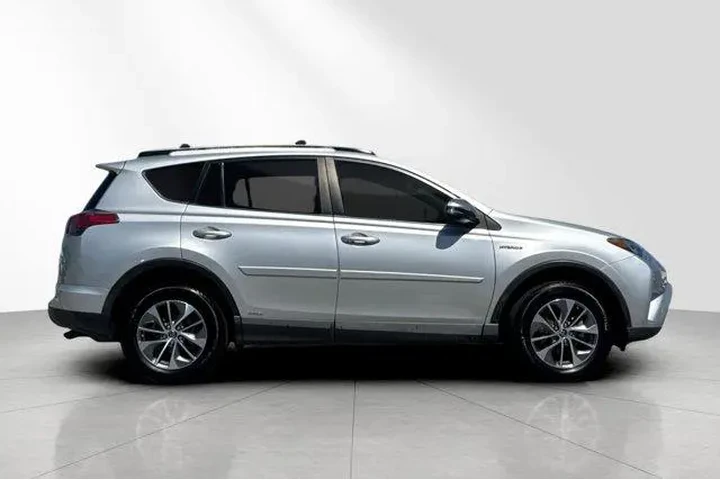 $19407 : Toyota RAV4 Hybrid 2016 AWD image 4