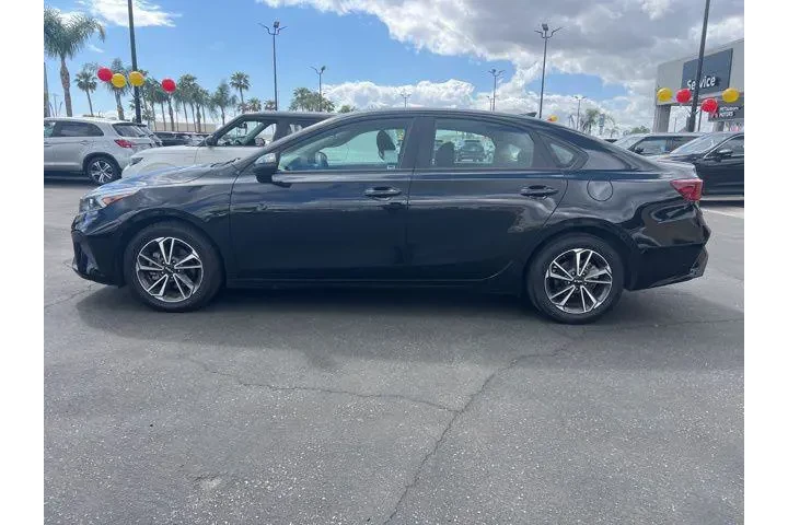 $17995 : Kia Forte 2023 LX 4dr Sedan image 2