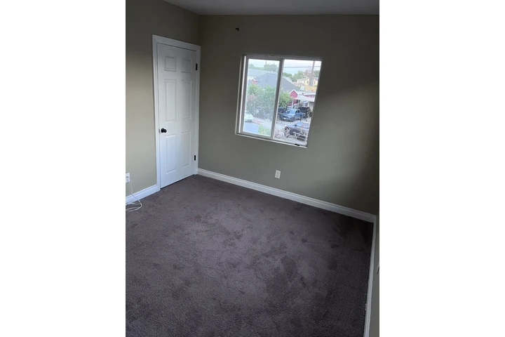$225 : Se renta cuarto image 2