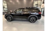$34395 : Nissan Pathfinder 2024 AWD R thumbnail