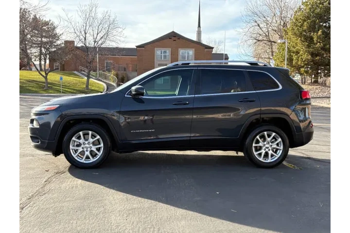 $9900 : 2018 Cherokee Latitude Plus image 8