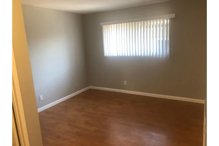 $1050 : San Gabriel comodidad inmejora image 3