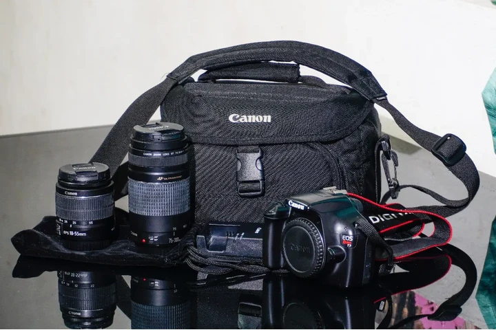 $5500 : Camara canon T3 con dos lente image 1
