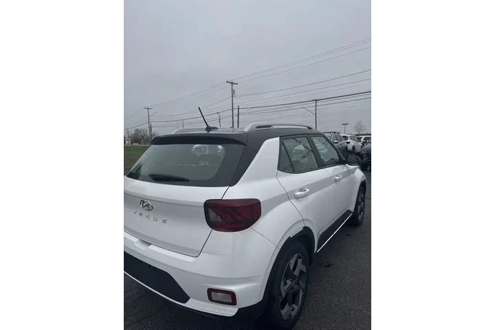 $19990 : Hyundai VENUE 2023 Limited 4 image 7
