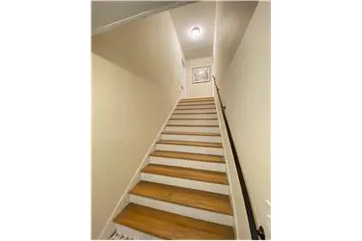 $1600 : Rental property with 2 bedro image 2