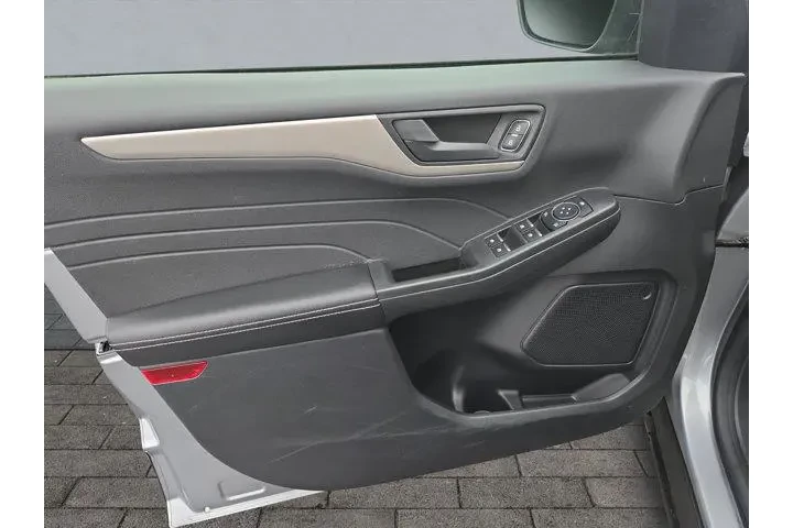 $19995 : Ford Escape 2022 AWD SE 4dr image 10