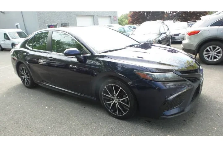 $19975 : 2022 Camry SE image 4