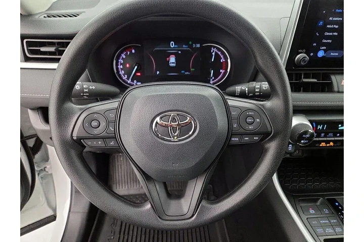 $35998 : Toyota RAV4 2025 AWD XLE 4dr image 10