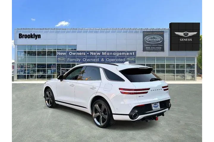 $35993 : Genesis GV70 2023 AWD 2.5T S image 5