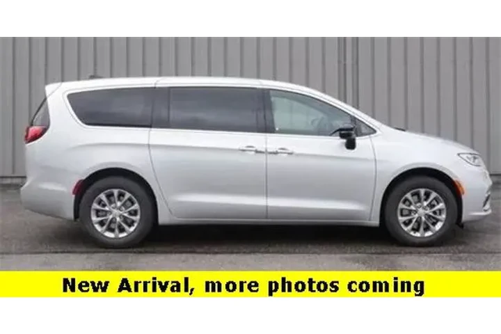 $31520 : Chrysler Pacifica 2024 Touri image 1