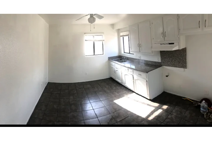 $2250 : 2+1 North Hollywood Triplex image 3