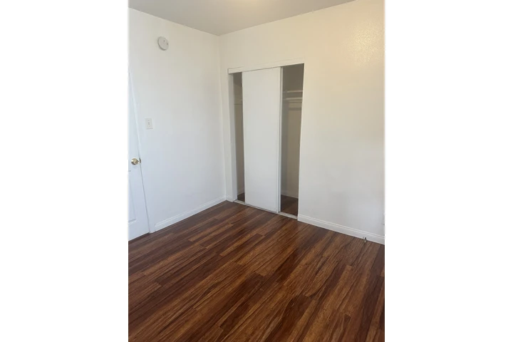$900 : RENTO CUARTO C/UTILIDADES INC. image 3