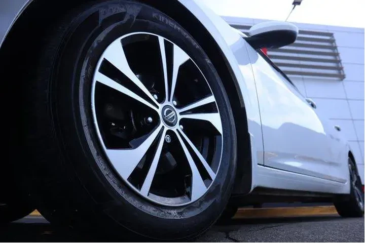 $17475 : Nissan Sentra 2023 SV 4dr Se image 9