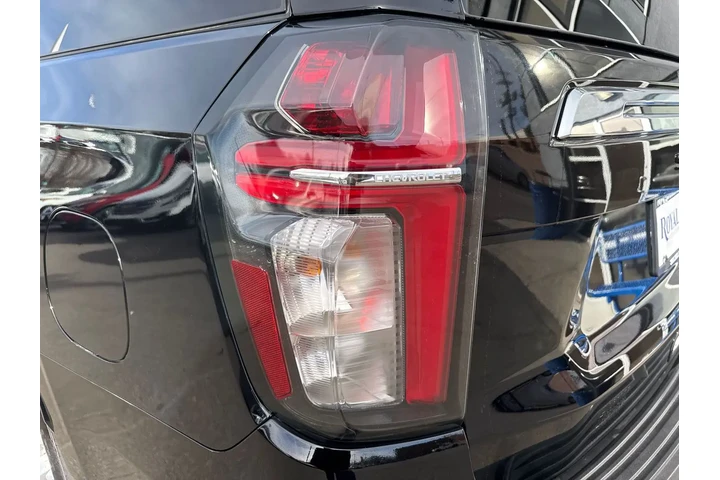 $71995 : 2024 Suburban 4WD Premier image 9