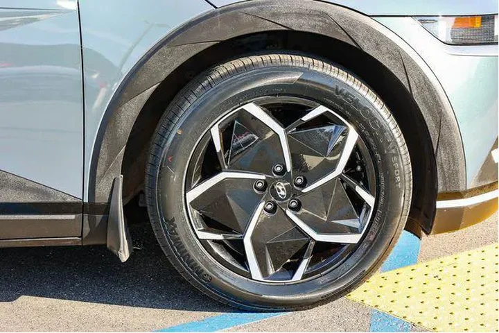 $24498 : Hyundai IONIQ 5 2023 AWD SEL image 9
