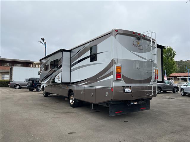 $55995 : 2013 Fleetwood Bounder M-34M image 4