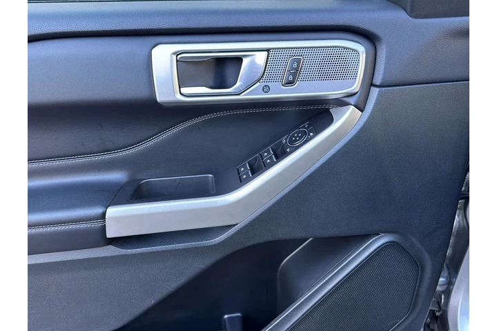 $28490 : Ford Explorer 2023 AWD Limit image 10