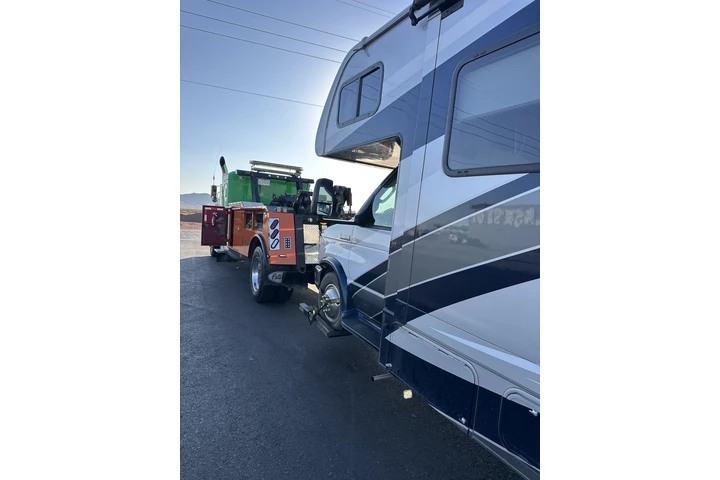 Servicios de grúa towing image 1