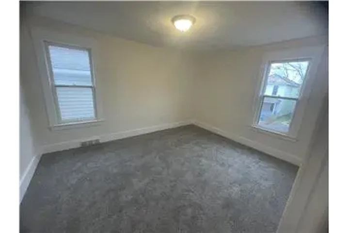 $1350 : Rental property with 3 bedro image 7