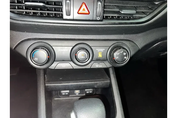 $15299 : Kia Forte 2022 FE 4dr Sedan image 9