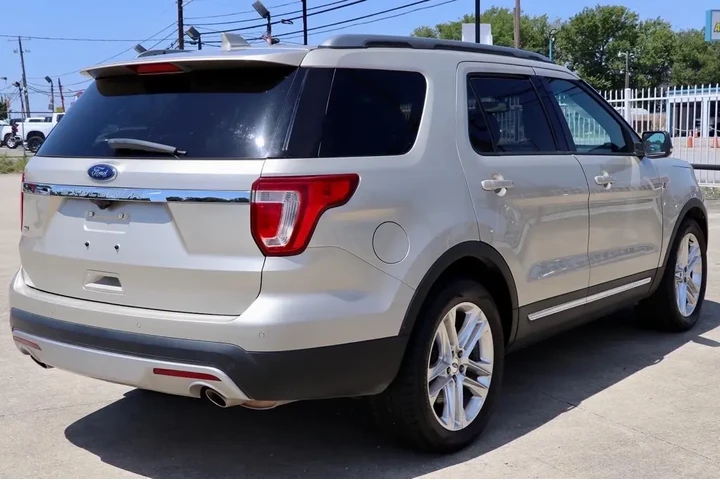 2017 Explorer image 4