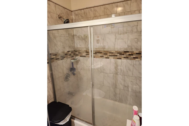 $1200 : Rento cuarto grande image 1