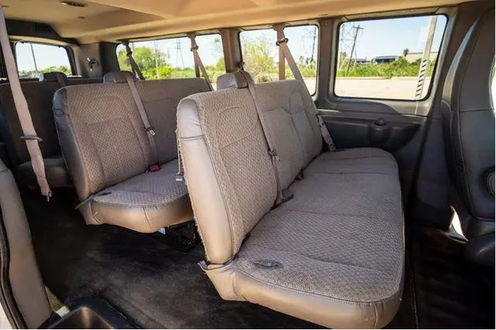 $25906 : Chevrolet Express 2017 LT 35 image 5