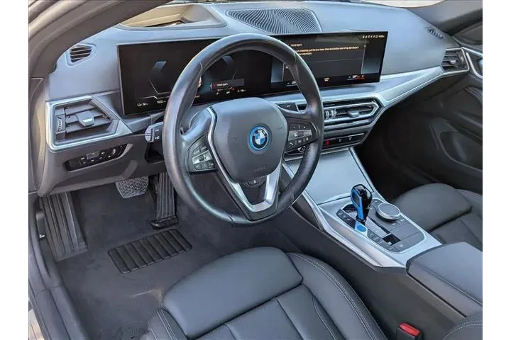 $32040 : BMW i4 2023 eDrive35 Gran Co image 10