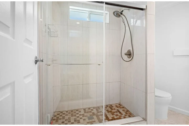 $2500 : 3Bed/2Bath in Huntington Park image 8