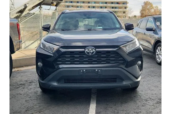 $23300 : Toyota RAV4 2021 AWD XLE 4dr image 2