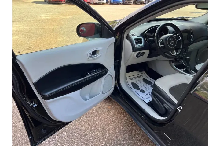 $10499 : 2018 Compass Latitude image 10