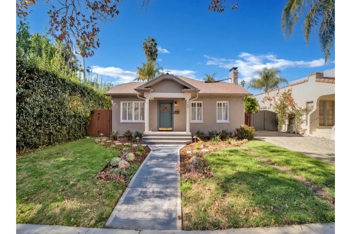 $2450 : Sprawling Yard image 1