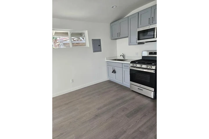 $900 : Newly Built ADU in Anaheim, CA image 4