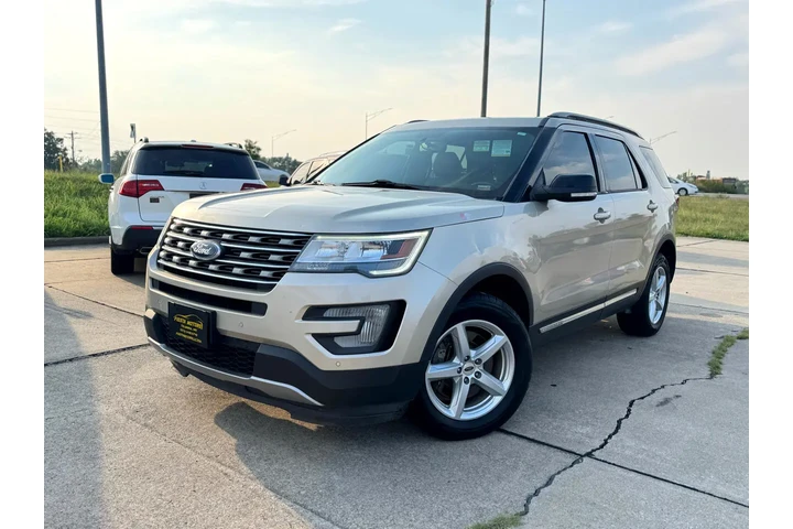 $8999 : 2017 Explorer XLT 4WD image 3