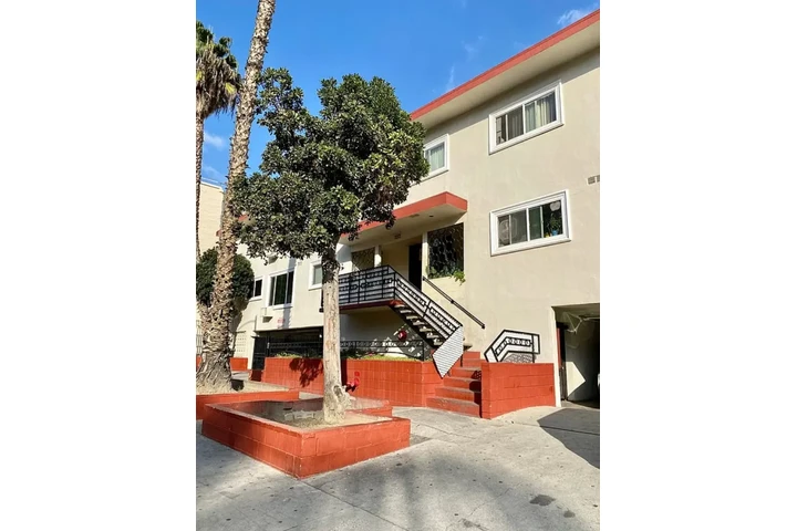 $1450 : 1 BED 1BATH Apt in Los Angeles image 1