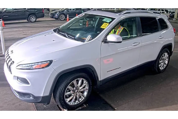 $7995 : 2014 Cherokee Limited image 4