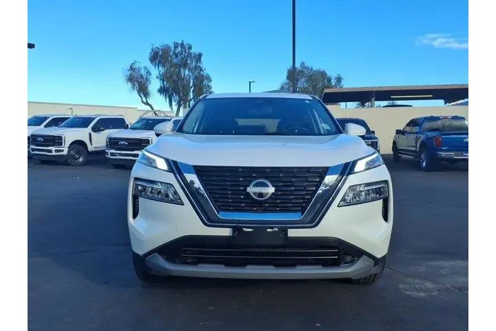 $21821 : Nissan Rogue 2023 SV 4dr Cro image 2