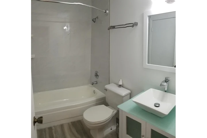 $950 : Rento Habitacion c/ bano priva image 2