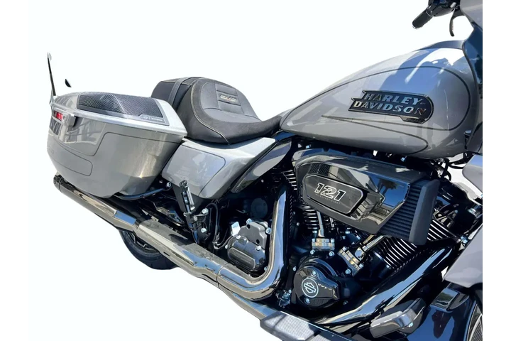 $35999 : 2023 Harley-Davidson CVO Road image 6