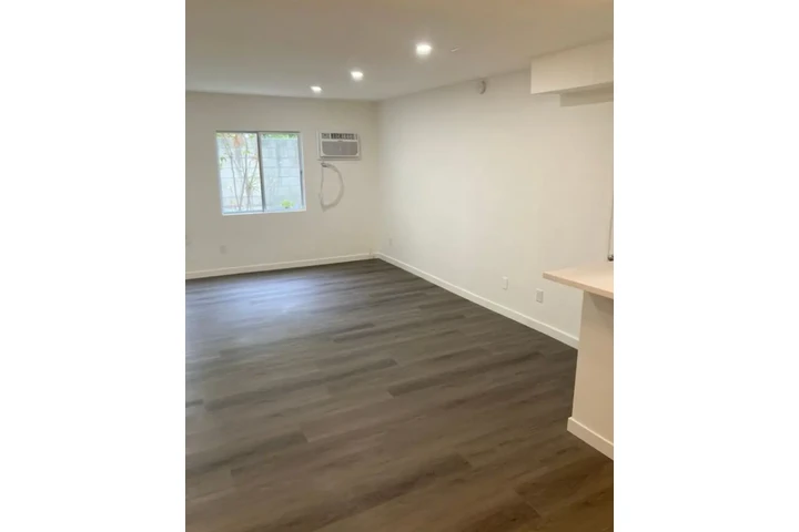 $2000 : 2Bed/2Bath Apt  for rent in LA image 2