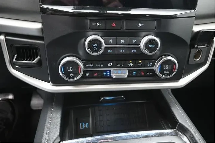 $38618 : Ford Expedition 2024 4x2 XLT image 9